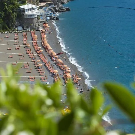 Casa Noemi 4&2, Emma Villa