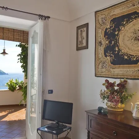 Casa Noemi 4&2, Emma Willa