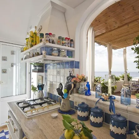 Casa Noemi 4&2, Emma Willa *