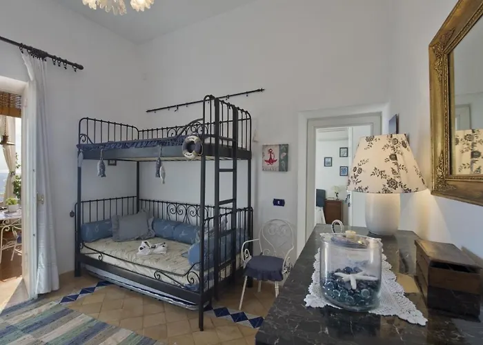 Casa Noemi 4&2, Emma Positano