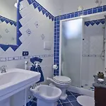 Casa Noemi 4&2, Emma Villa