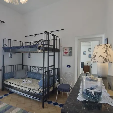 Casa Noemi 4&2, Emma Позитано