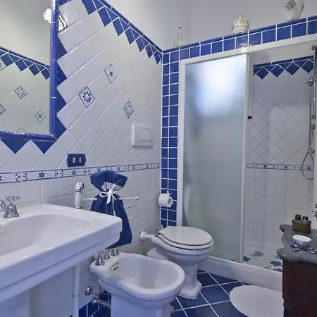 Casa Noemi 4&2, Emma Вилла